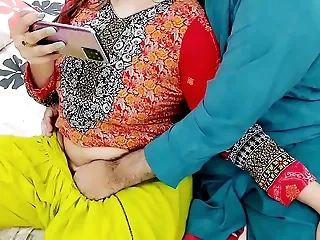 PAKISTANI Unrestricted HUSBAND WIFE WATCHING DESI PORN ON MOBILE THAN HAVE ANAL SEX WITH CLEAR HOT HINDI AUDIO